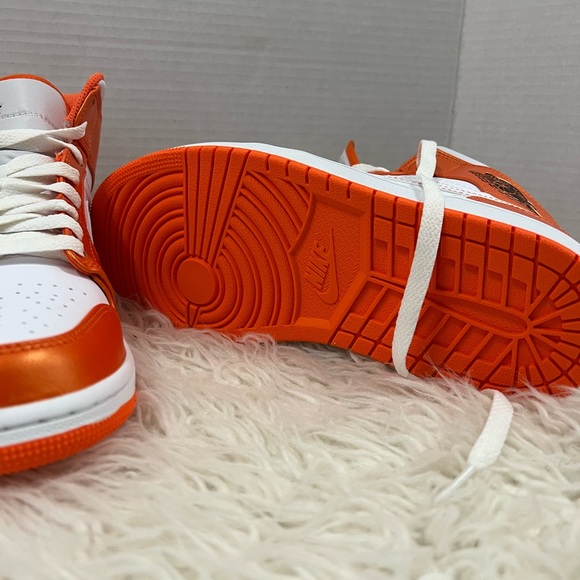 Air Jordan 1 MID SE, Electro Orange - Picture 8 of 13